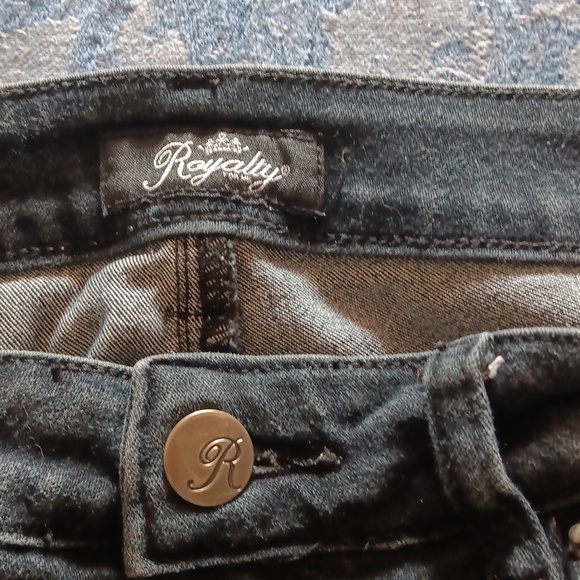 ROYALTY Jean's, Size 6 - Picture 2 of 4